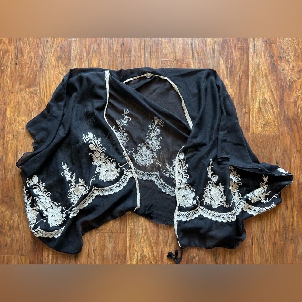 Embroidered Beach Cover-Up Black and White Floral Details Beach Pool Swim